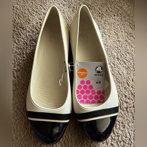 New CROCS Cap Toe Flats Casual All Day Shoe in Cream Stucco/Black size 8 Shoes